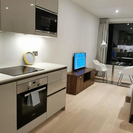 Apartamento Comfy 1 Bed Studio 1 Minute From Train Station Londres Exterior foto