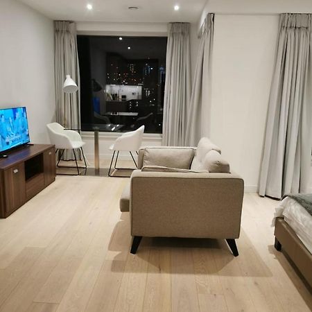 Apartamento Comfy 1 Bed Studio 1 Minute From Train Station Londres Exterior foto
