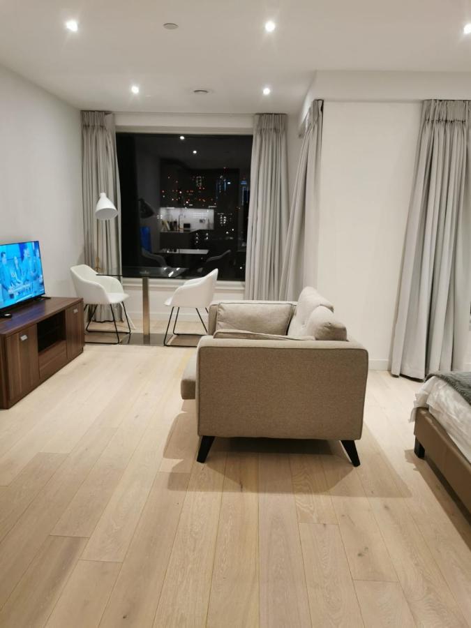 Apartamento Comfy 1 Bed Studio 1 Minute From Train Station Londres Exterior foto
