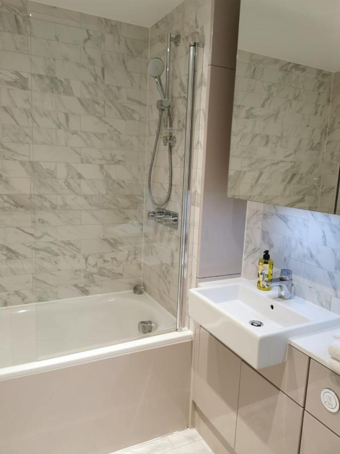 Apartamento Comfy 1 Bed Studio 1 Minute From Train Station Londres Exterior foto